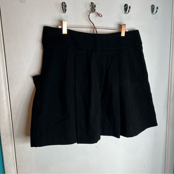 Lacoste mini skirt large pockets on sides - Picture 4 of 10